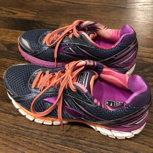 Brooks Adrenaline GTS 15 tennis shoes